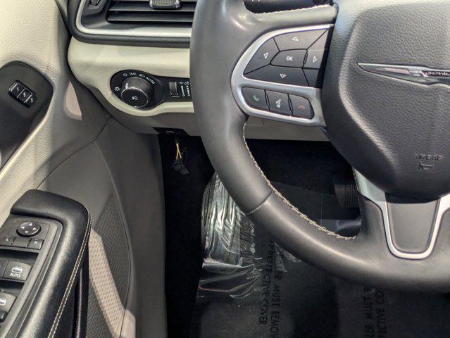 Photo of 2023 Bright White Clearcoat Chrysler Pacifica