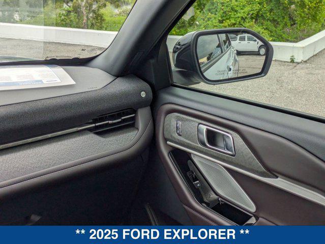 Photo of 2025 SPACE WHITE METALLIC Ford Explorer
