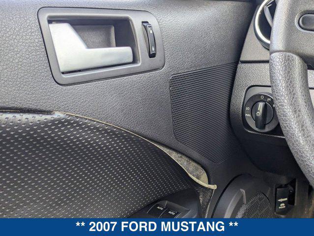 Photo of 2007 Black Clearcoat Ford Mustang