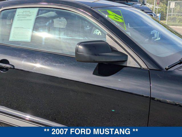 Photo of 2007 Black Clearcoat Ford Mustang
