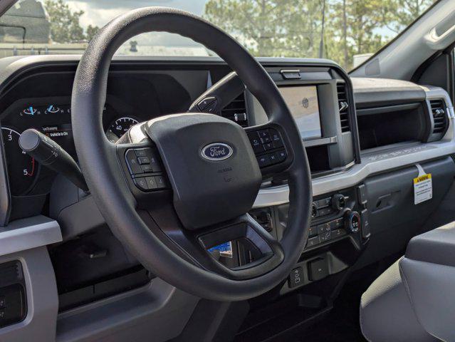 Photo of 2025 Oxford White Ford F-350