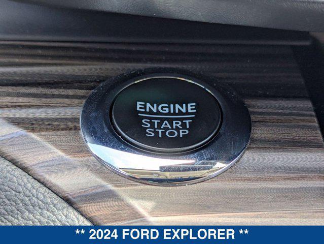 Photo of 2024 OXFORD WHITE Ford Explorer