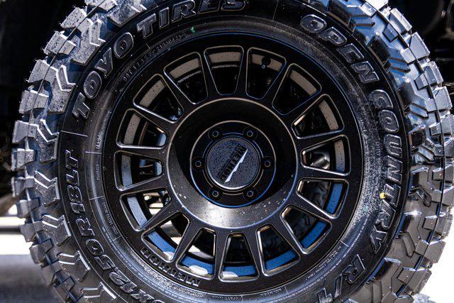 Photo of 2025 SHADOW BLACK Ford Bronco
