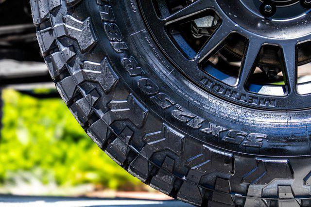 Photo of 2025 SHADOW BLACK Ford Bronco