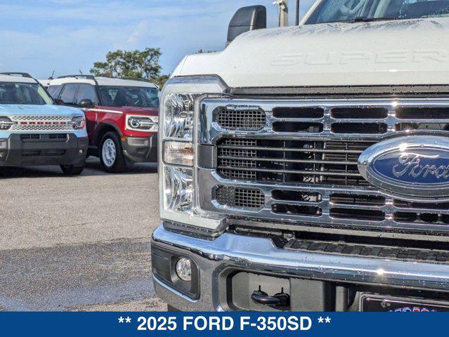 Photo of 2025 Oxford White Ford F-350