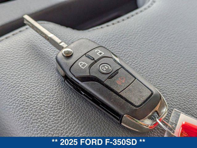 Photo of 2025 Oxford White Ford F-350