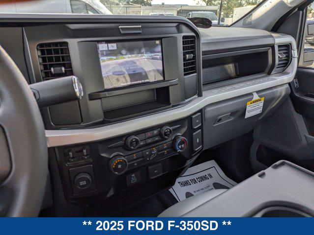 Photo of 2025 Oxford White Ford F-350