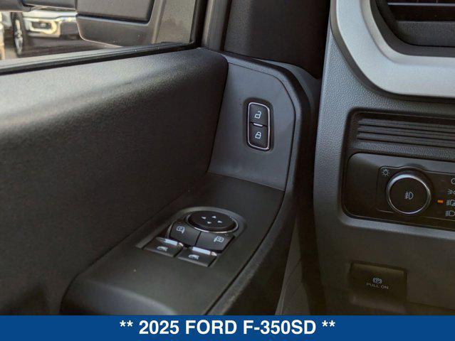 Photo of 2025 Oxford White Ford F-350