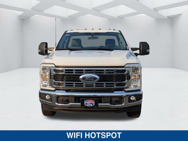 Photo of 2025 Oxford White Ford F-350