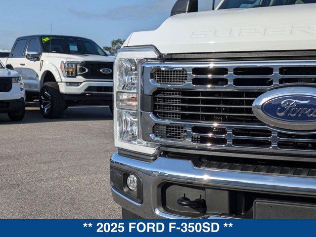 Photo of 2025 Oxford White Ford F-350