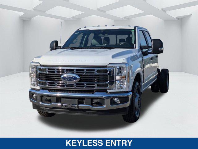Photo of 2025 Oxford White Ford F-350