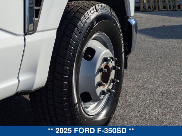 Photo of 2025 Oxford White Ford F-350