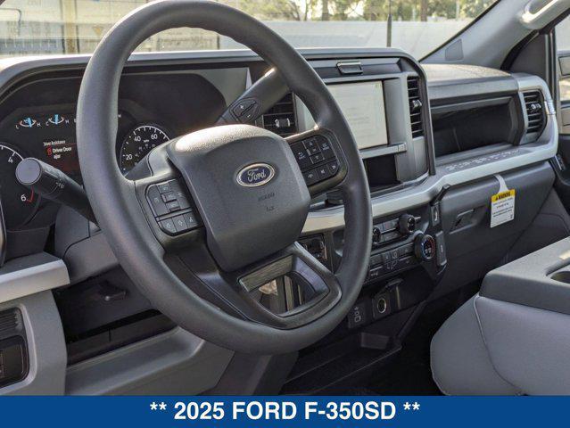 Photo of 2025 Oxford White Ford F-350