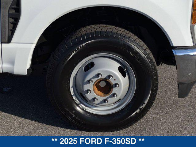 Photo of 2025 Oxford White Ford F-350
