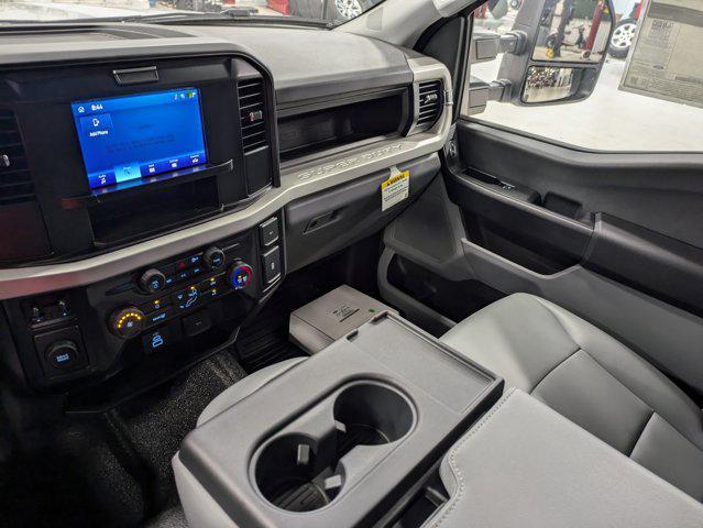 Photo of 2025 Oxford White Ford F-350