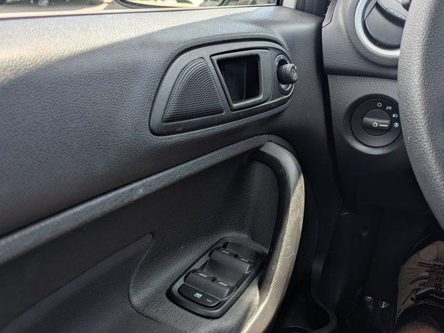 Photo of 2019 OXFORD WHITE Ford Fiesta