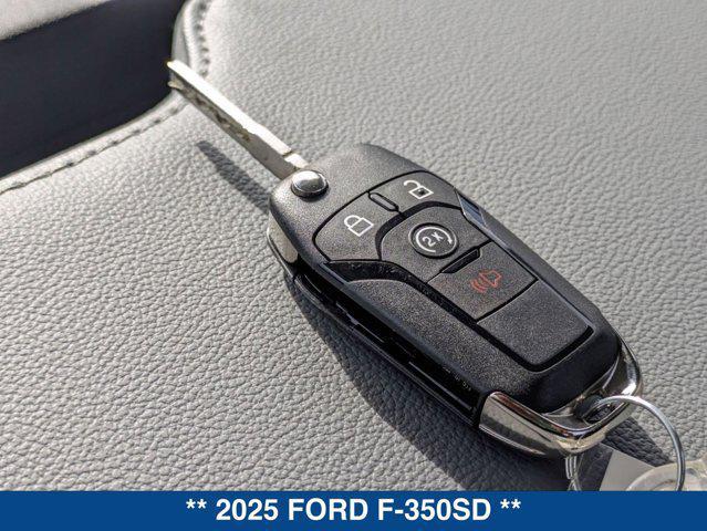 Photo of 2025 Oxford White Ford F-350