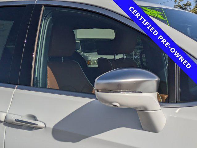 Photo of 2024 Bright White Clearcoat Chrysler Pacifica