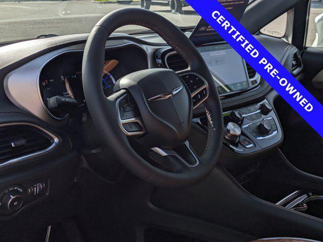 Photo of 2024 Bright White Clearcoat Chrysler Pacifica