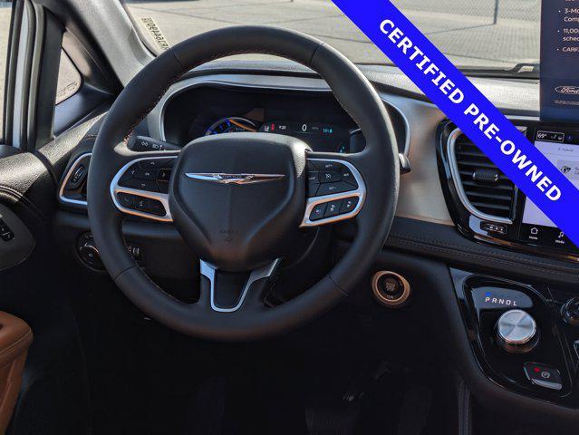 Photo of 2024 Bright White Clearcoat Chrysler Pacifica