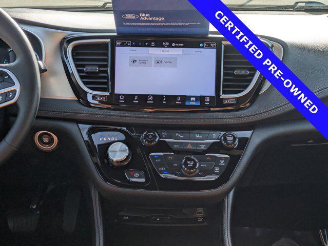 Photo of 2024 Bright White Clearcoat Chrysler Pacifica