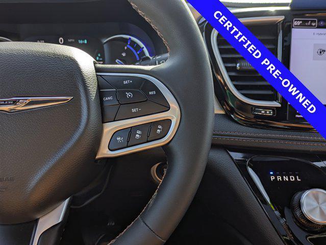 Photo of 2024 Bright White Clearcoat Chrysler Pacifica