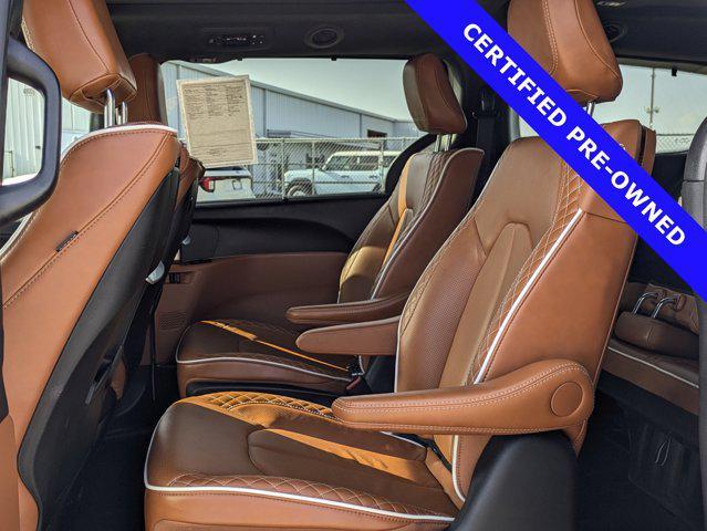 Photo of 2024 Bright White Clearcoat Chrysler Pacifica
