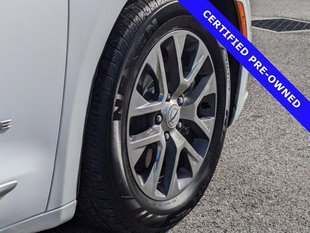 Photo of 2024 Bright White Clearcoat Chrysler Pacifica