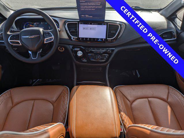 Photo of 2024 Bright White Clearcoat Chrysler Pacifica