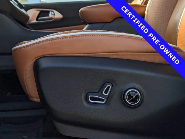 Photo of 2024 Bright White Clearcoat Chrysler Pacifica