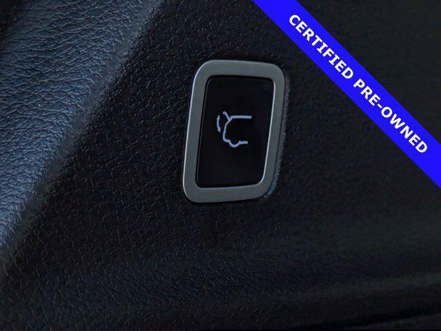 Photo of 2024 Bright White Clearcoat Chrysler Pacifica