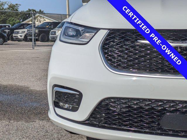 Photo of 2024 Bright White Clearcoat Chrysler Pacifica