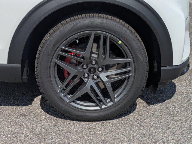Photo of 2025 Star White Metallic Tri-Coat Ford Explorer
