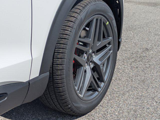 Photo of 2025 Star White Metallic Tri-Coat Ford Explorer