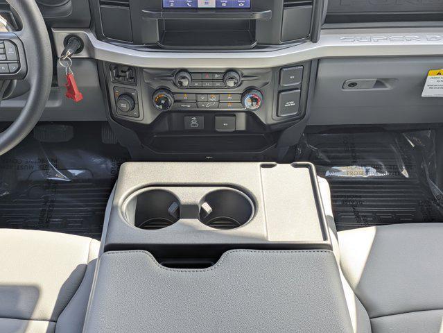 Photo of 2025 OXFORD WHITE Ford F-450