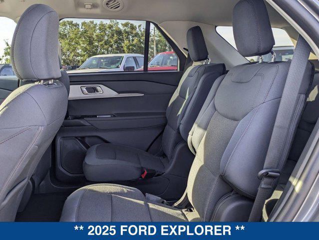 Photo of 2025 Carbonized Gray Metallic Ford Explorer