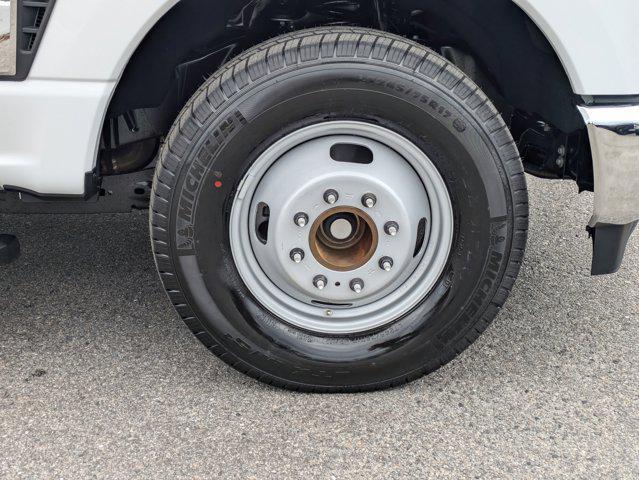 Photo of 2025 Oxford White Ford F-350