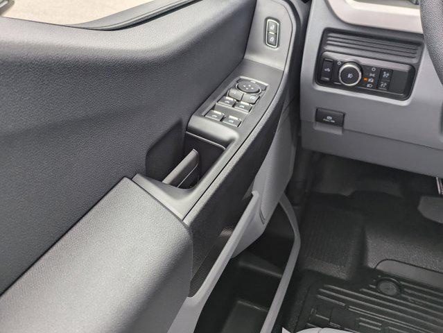 Photo of 2025 Oxford White Ford F-350