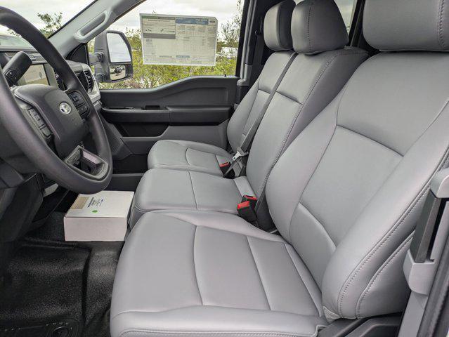 Photo of 2025 Oxford White Ford F-350