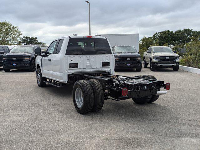 Photo of 2025 Oxford White Ford F-350