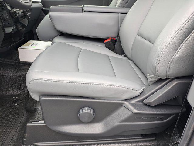 Photo of 2025 Oxford White Ford F-350