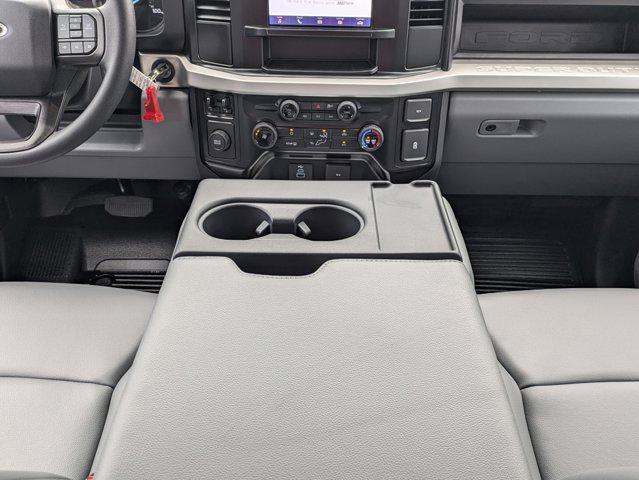 Photo of 2025 Oxford White Ford F-350