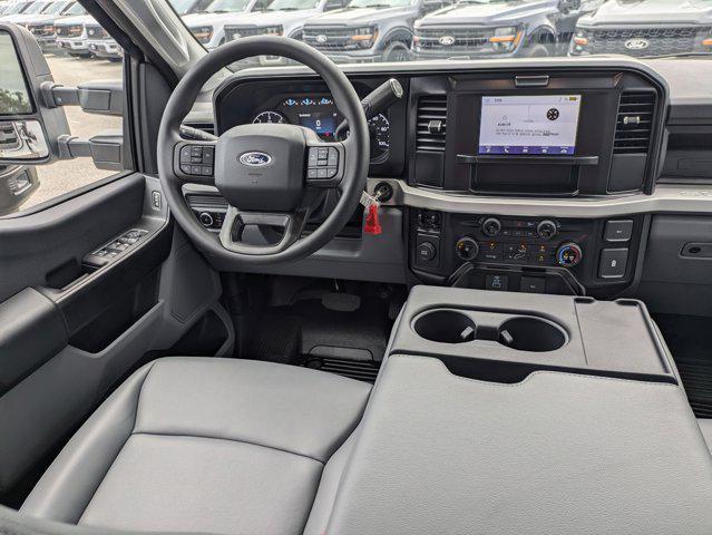 Photo of 2025 Oxford White Ford F-350