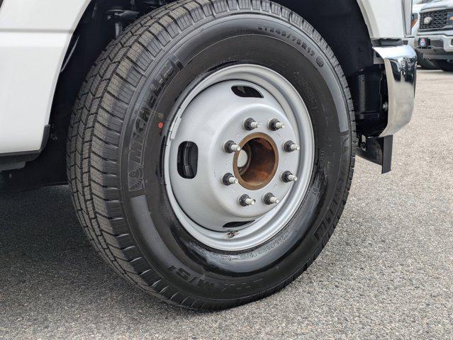 Photo of 2025 Oxford White Ford F-350