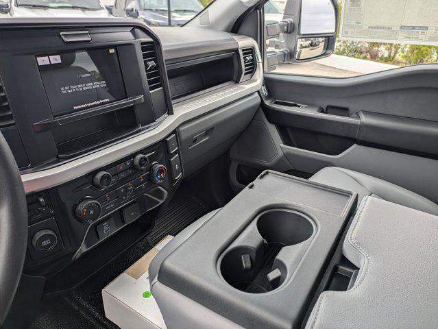 Photo of 2025 Oxford White Ford F-350