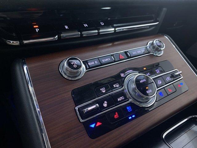 Photo of 2022 Infinite Black Metallic Clearcoat Lincoln Aviator