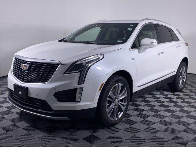 Photo of 2025 Crystal White Tricoat Cadillac XT5