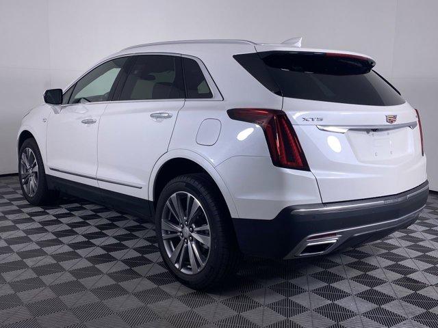 Photo of 2025 Crystal White Tricoat Cadillac XT5