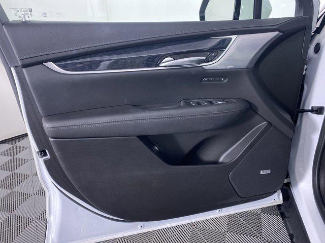 Photo of 2025 Crystal White Tricoat Cadillac XT5