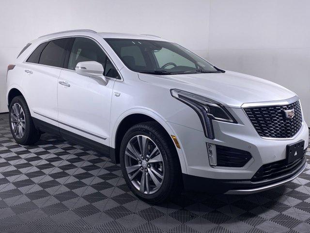 Photo of 2025 Crystal White Tricoat Cadillac XT5